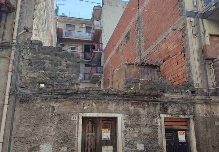 Villa a Paterno, Catania, Paterno - € 25.000 | Ref: 601 - foto 1