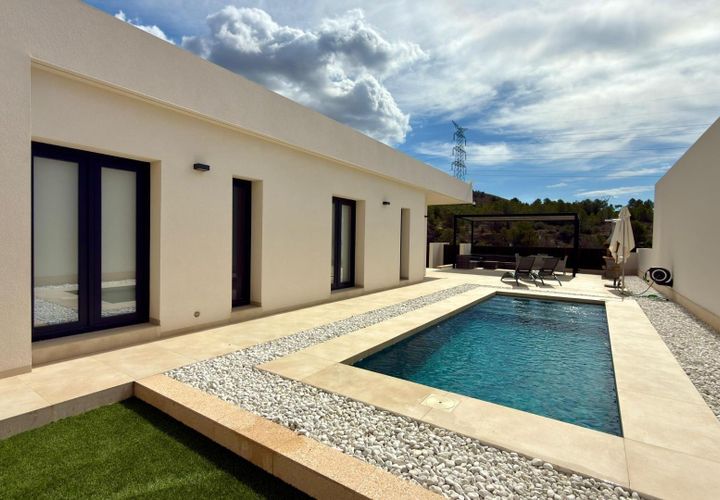 Villa a Finestrat, Alicante, Finestrat - € 3.100/mes | Ref: ALQF085/6084 - foto 1