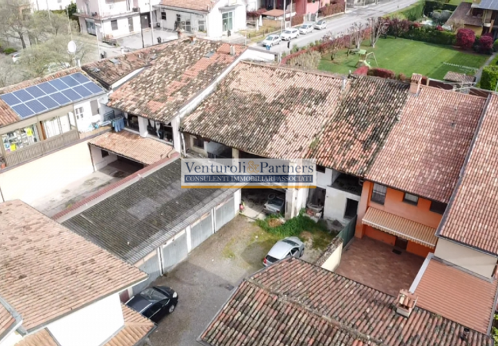 Herregård i Calcinato, Brescia, Calcinato - € 120 000 | Ref: BT240 - foto 1