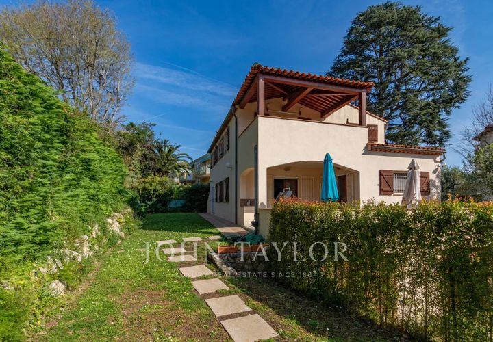 Villa i Antibes, Alpes-Maritimes, Antibes - € 2.150.000 | Ref: V0656AN - foto 1
