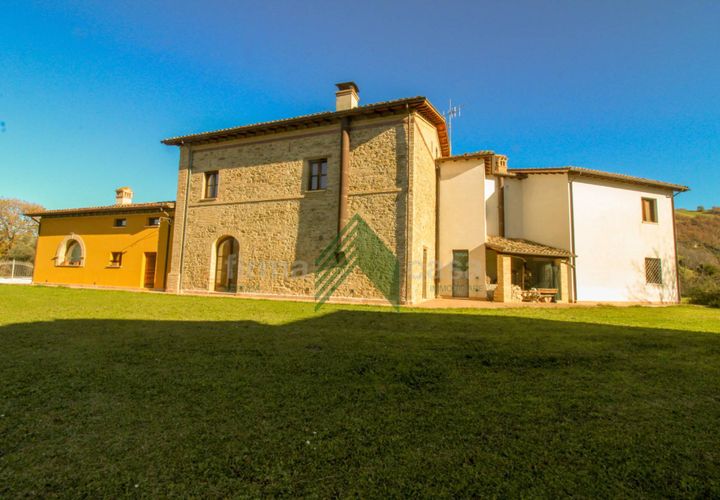 Villa in Teramo, Teramo, Teramo - € 1,000,000 | Ref: T1347 - photo 1