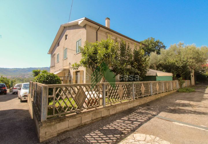 Villa a Bellante, Teramo, Bellante - € 300.000 | Ref: T1363 - foto 1