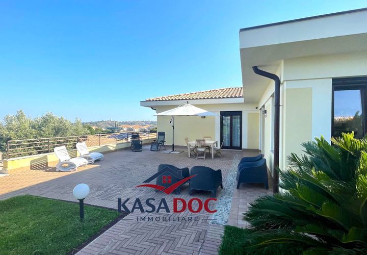 Villa a Montepaone, Catanzaro, Montepaone - € 630.000 | Ref: 1107 - foto 1