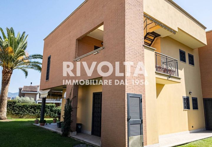 Villa a Rome, Rome, Rome - € 729.000 | Ref: AAG via Contessa Entellina - foto 1