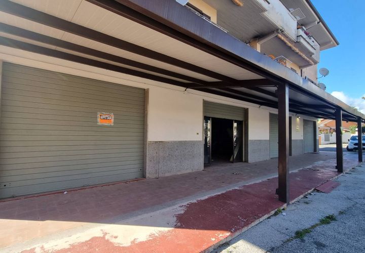 L'establiment comercial a Ardea, Rome, Ardea - € 1.200/mes | Ref: 1001-92 - foto 1