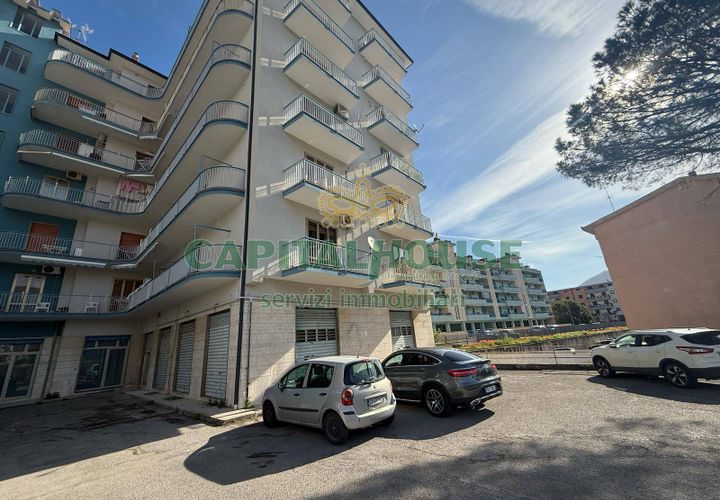 L'establiment comercial a Roccapiemonte, Salerno, Roccapiemonte - € 2.000/mes | Ref: 137 - foto 1