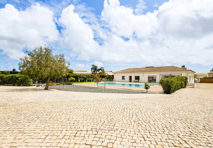 Villa em Olhao, Faro, Olhao - € 1.450.000 | Ref: TRI-089-25-JC - foto 1