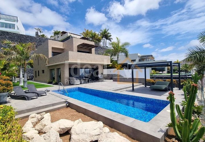 Villa a Adeje, Tenerife, Adeje - € 2.300.000 | Ref: 1-V3 - foto 1
