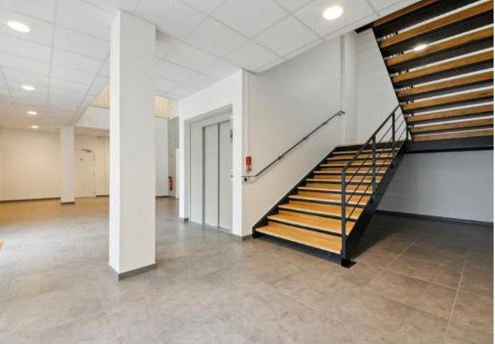 Erhvervsejendom i Bron, Rhone, Bron - € 750.794 | Ref: 690049832 - foto 1