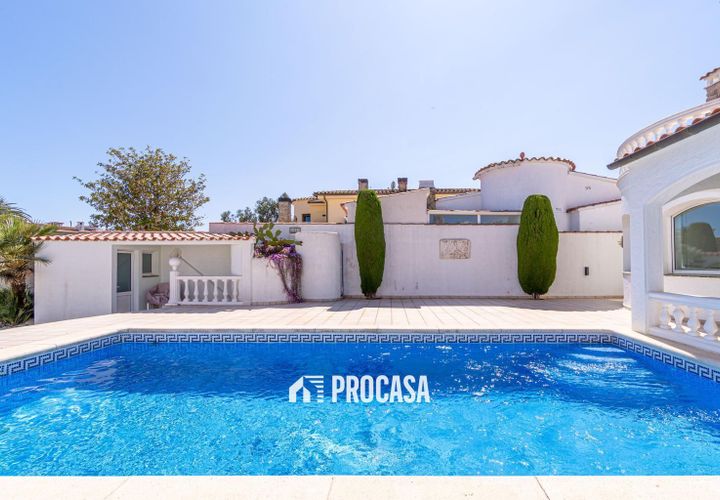 Villa i Empuriabrava, Gerona, Empuriabrava - € 1.050.000 | Ref: 3703 - foto 1
