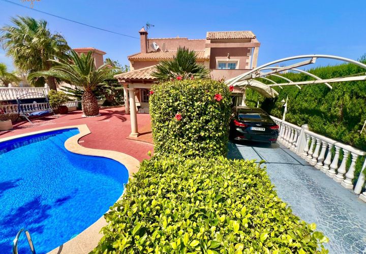 Villa i Torrevieja, Alicante, Torrevieja - € 490.000 | Ref: A10539/6084 - foto 1