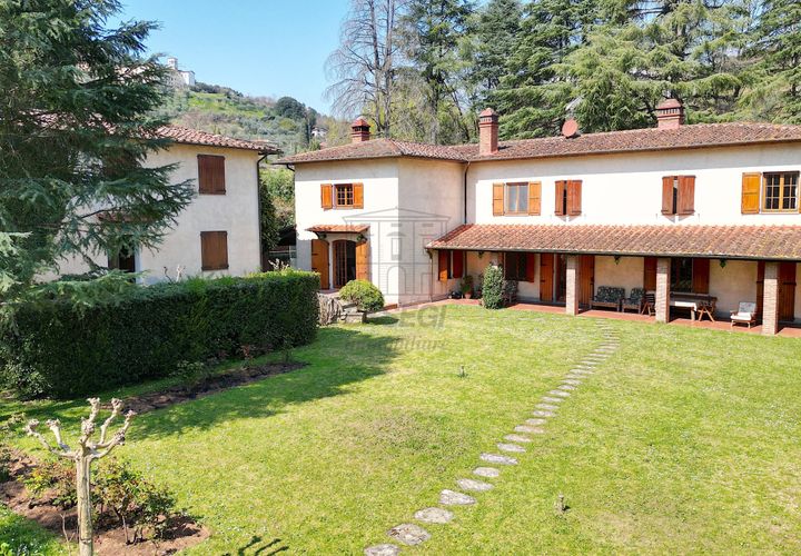 Villa i Lucca, Lucca, Lucca - € 990.000 | Ref: IA02602 - foto 1