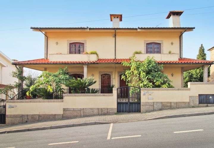 Villa i Guimaraes, Braga, Guimaraes - € 450.000 | Ref: CAS_1246 - foto 1