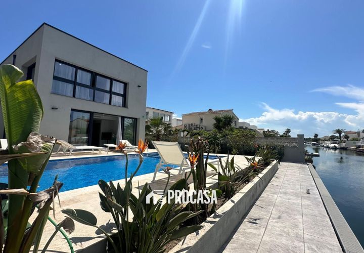 Villa em Empuriabrava, Gerona, Empuriabrava - € 1.300.000 | Ref: 3735 - foto 1
