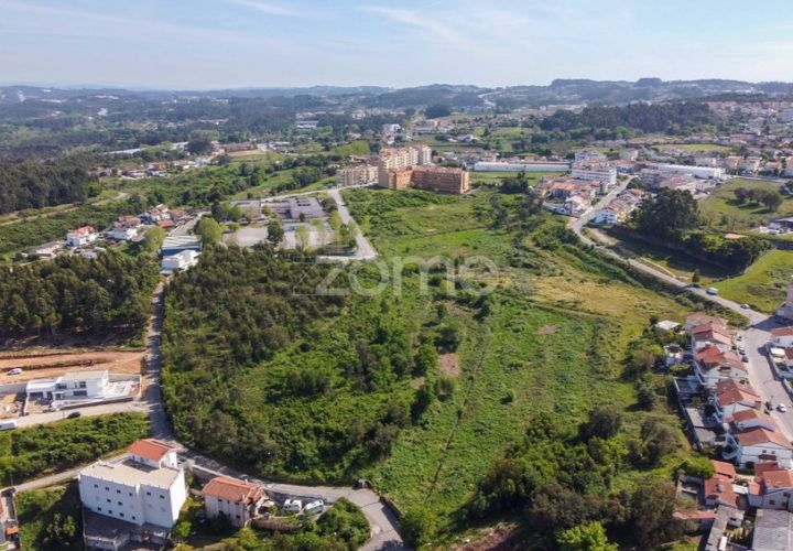 Grond in Oliveira do Douro, Porto, Oliveira do Douro - € 850.000 | Ref: ZMPT576588 - foto 1