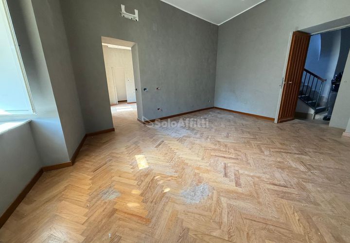 Apartament a Caserta, Caserta, Caserta - € 800/mes | Ref: 2F30 - foto 1