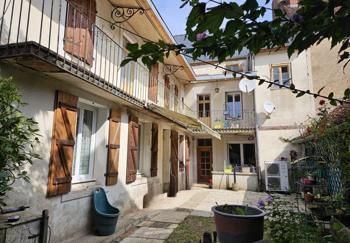 Villa a Arnay-le-Duc, Cote-d'Or, Arnay-le-Duc - € 270.000 | Ref: 4831 - foto 1