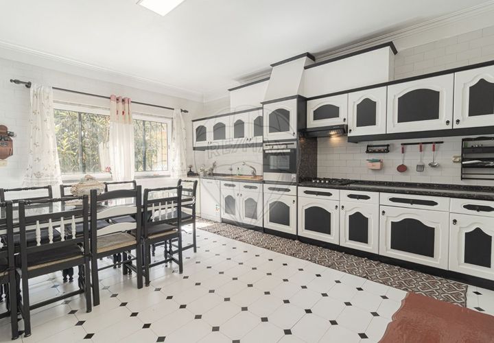 Erhvervsejendom i Odivelas, Lisbon, Odivelas - € 990.000 | Ref: PE-123751480-1 - foto 1