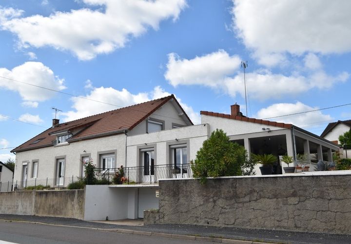 Villa a Gueugnon, Saone-et-Loire, Gueugnon - € 250.000 | Ref: 340938774422 - foto 1