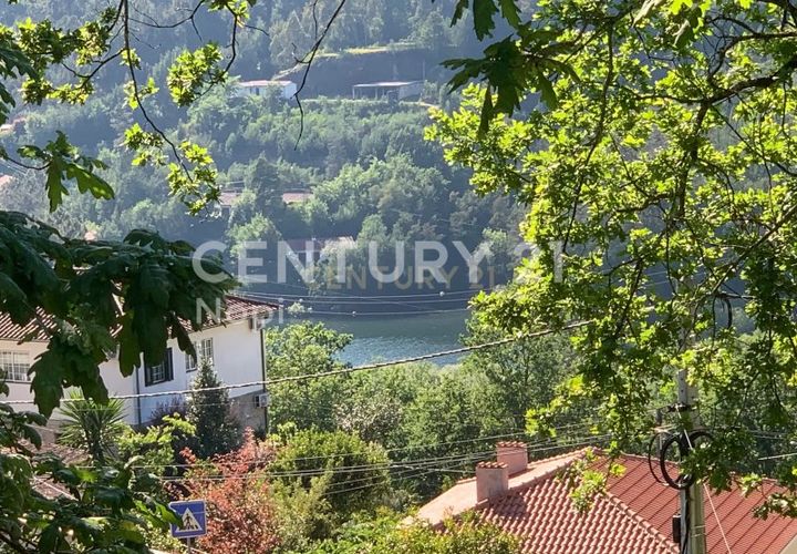 Helårsgrund i Braga, Braga, Braga - € 100.000 | Ref: C0256-03208 - foto 1