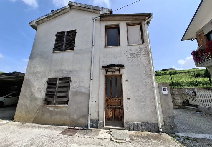 Villa a Castagnito, Cuneo, Castagnito - € 25.000 | Ref: 85988554 - foto 1