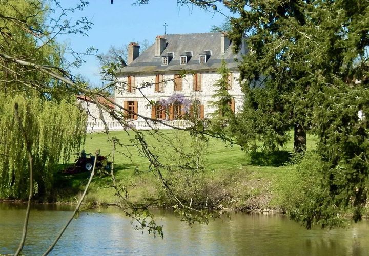 Villa a Confolens, Charente, Confolens - € 1.034.250 | Ref: BVI60344 - foto 1