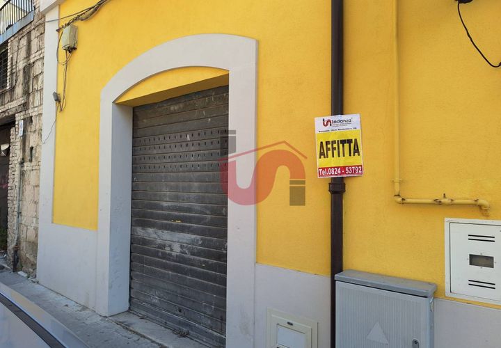 L'establiment comercial a Benevento, Benevento, Benevento - € 450/mes | Ref: AA39592 - foto 1