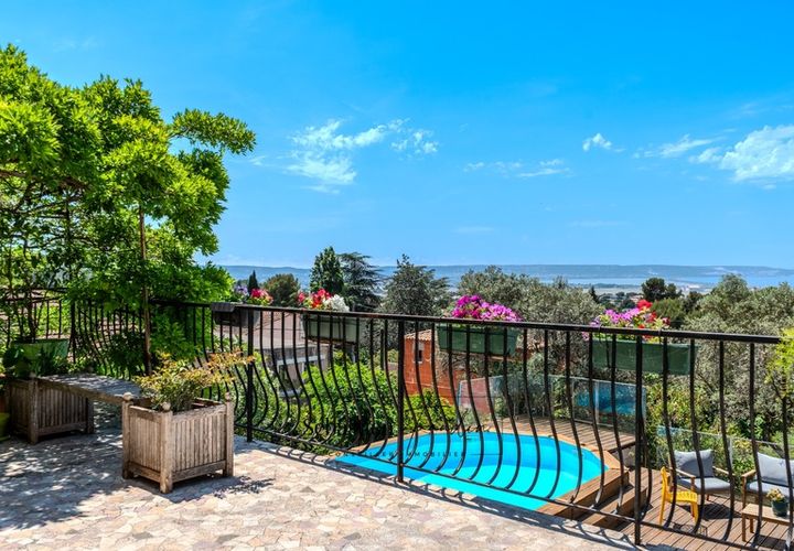 Villa a Vitrolles, Bouches-du-Rhone, Vitrolles - € 729.000 | Ref: 340939135240 - foto 1