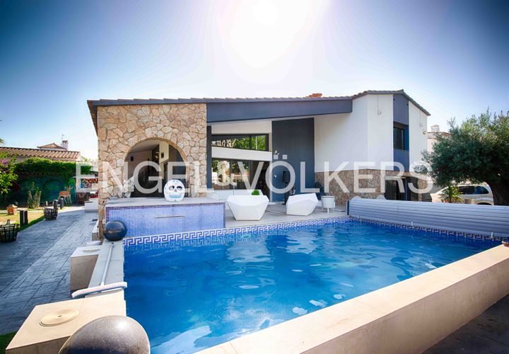 Villa a Empuriabrava, Gerona, Empuriabrava - € 950.000 | Ref: W-030AEB - foto 1