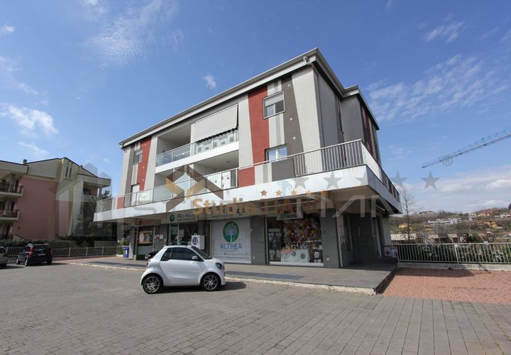 Propiedad comercial en Rende, Cosenza, Rende - € 260.000 | Ref: 571 - photo 1