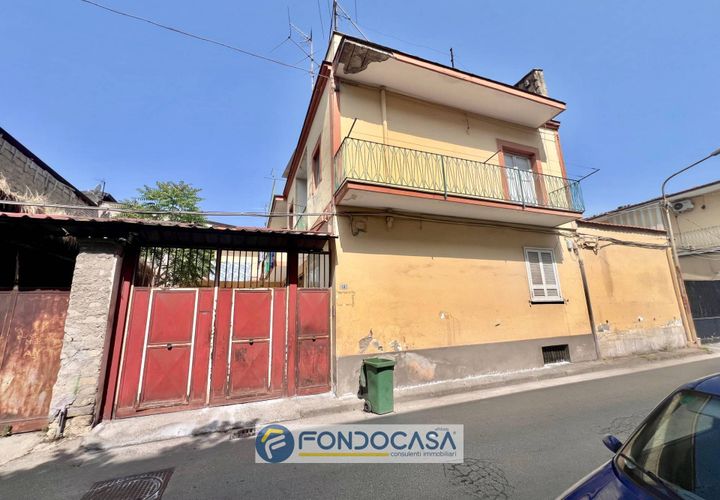 Erhvervsejendom i Sant'Antimo, Naples, Sant'Antimo - € 220.000 | Ref: via garigliano - foto 1