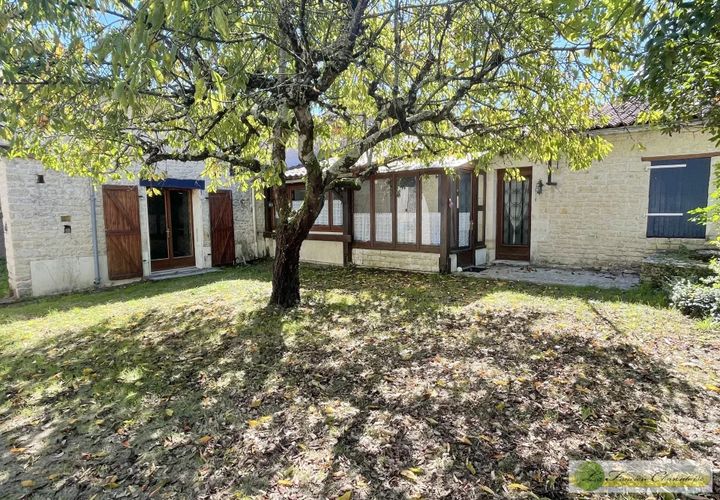 Landejendom i Amberac, Charente, Amberac - € 71.500 | Ref: 9816 - foto 1