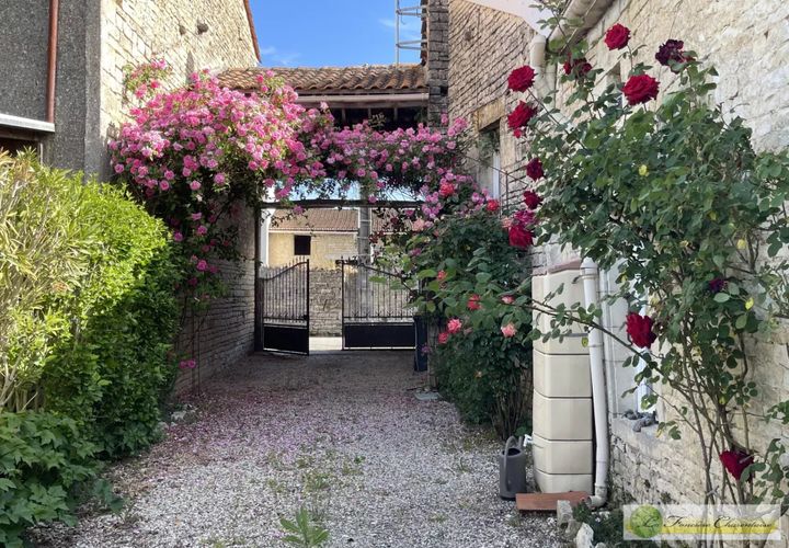 Villa a Fouqueure, Charente, Fouqueure - € 149.000 | Ref: 9825 - foto 1