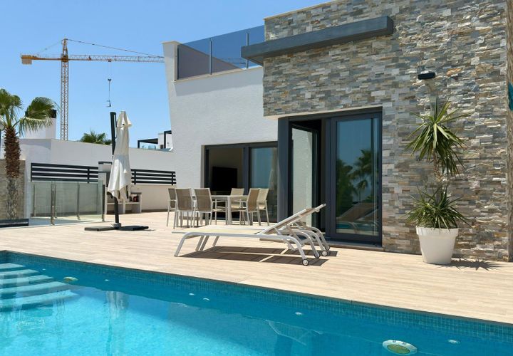 Villa a Finestrat, Alicante, Finestrat - € 7.000/mes | Ref: ALQFT570059/6084 - foto 1