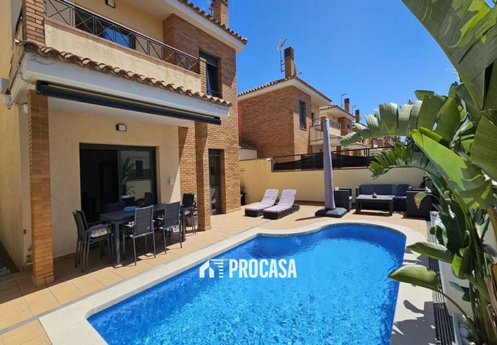 Villa a Empuriabrava, Gerona, Empuriabrava - € 490.000 | Ref: 3842 - foto 1