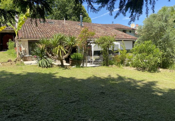 Villa a Chalais, Charente, Chalais - € 230.000 | Ref: BVI75690 - foto 1