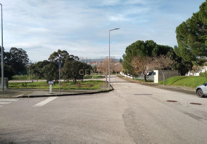 Helårsgrund i Entroncamento, Santarem, Entroncamento - € 33.000 | Ref: C0452-00282 - foto 1