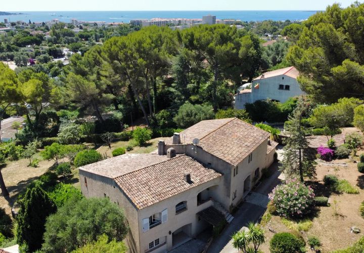 Villa i Antibes, Alpes-Maritimes, Antibes - € 1.500.000 | Ref: V1925 - foto 1