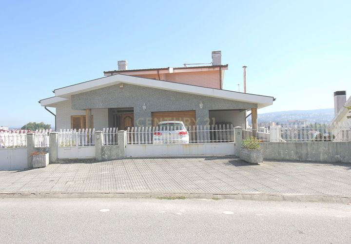 Villa a Paredes, Porto, Paredes - € 410.000 | Ref: C0188-01785 - foto 1