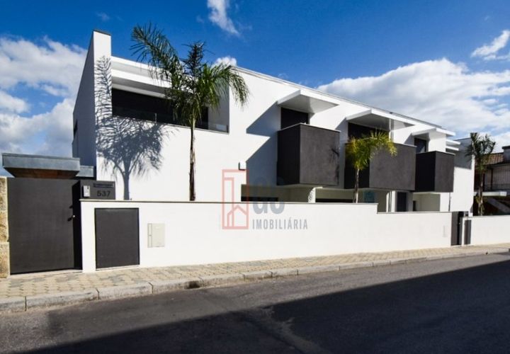Villa i Oliveira do Douro, Porto, Oliveira do Douro - € 798.000 | Ref: GC1121 - foto 1