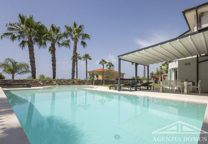 Villa i Bordighera, Imperia, Bordighera - € 2.750.000 | Ref: AG-DOM 5235 - foto 1