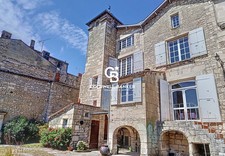 Villa a Pons, Charente-Maritime, Pons - € 375.000 | Ref: 0019FB/PB - foto 1