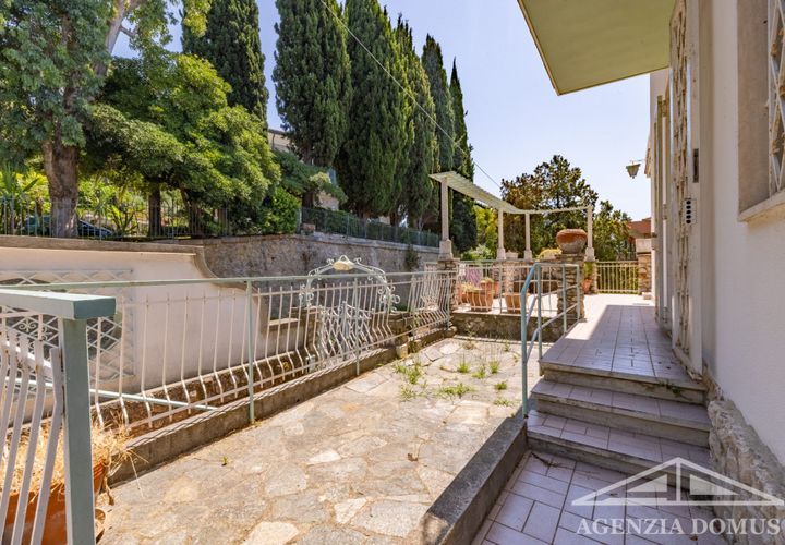 Villa a Vallecrosia, Imperia, Vallecrosia - € 690.000 | Ref: AG-DOM 5232 - foto 1