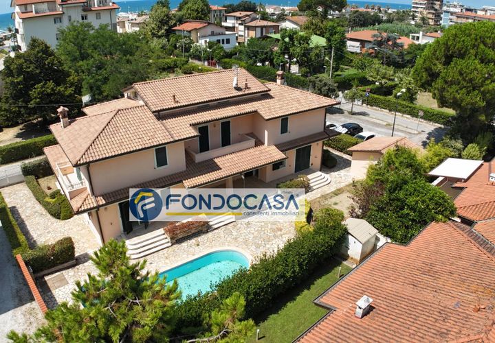 Villa en Camaiore, Lucca, Camaiore - € 1.900.000 | Ref: fdm564 - photo 1