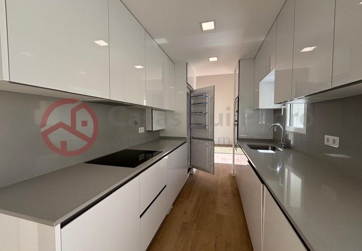 Villa i Costa da Caparica, Setubal, Costa da Caparica - € 750.000 | Ref: 4654JC4 - foto 1