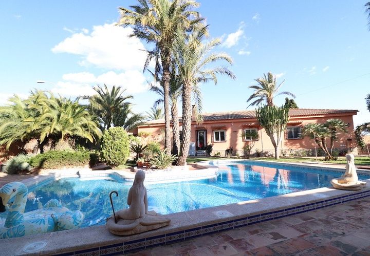 Villa i Torrevieja, Alicante, Torrevieja - € 850.000 | Ref: 18-401-11-798 - foto 1