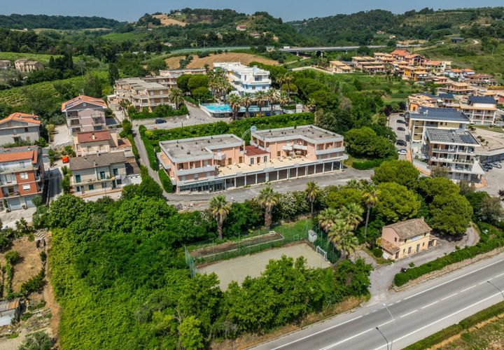 Erhvervsejendom i Massignano, Ascoli Piceno, Massignano - € 8.900.000 | Ref: CBI134-1917-185 - foto 1