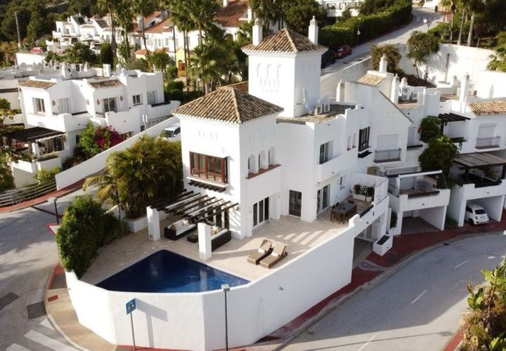 Rækkehus i Istan, Malaga, Istan - € 1.190.000 | Ref: R4972219 - foto 1