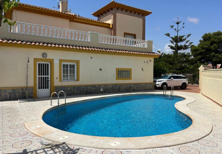 Villa i Torrevieja, Alicante, Torrevieja - € 445.000 | Ref: AM-01992/8919 - foto 1