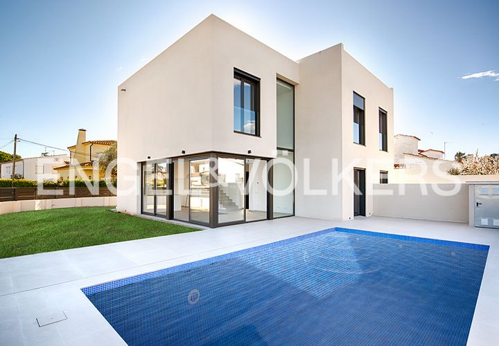 Rækkehus i Empuriabrava, Gerona, Empuriabrava - € 739.000 | Ref: W-02XI0V - foto 1